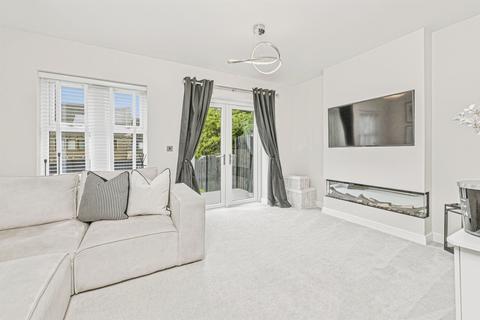 3 bedroom end of terrace house for sale, Laund Croft, Huddersfield