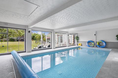 4 bedroom detached bungalow for sale, Stapleford Road, Romford, RM4