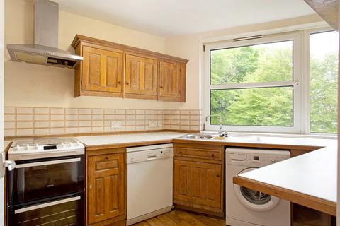 2 bedroom flat for sale, Heathside, WEYBRIDGE, KT13