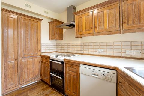 2 bedroom flat for sale, Heathside, WEYBRIDGE, KT13