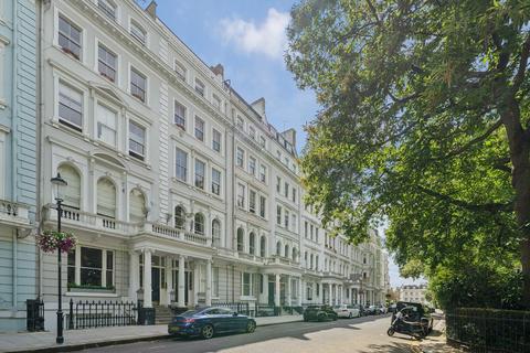 3 bedroom flat for sale, Cornwall Gardens, London SW7
