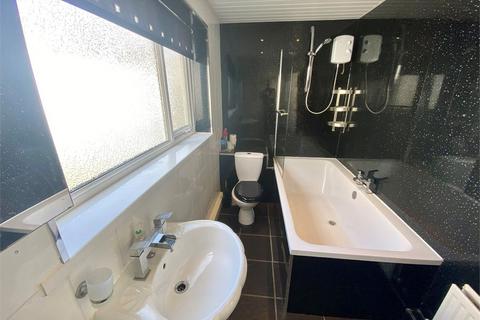 3 bedroom terraced house to rent, South Terrace, Southwick, Sunderland, SR5