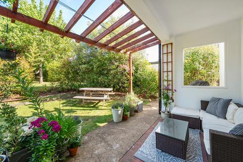 2 bedroom ground floor flat for sale, Manor Green Road, Epsom KT19