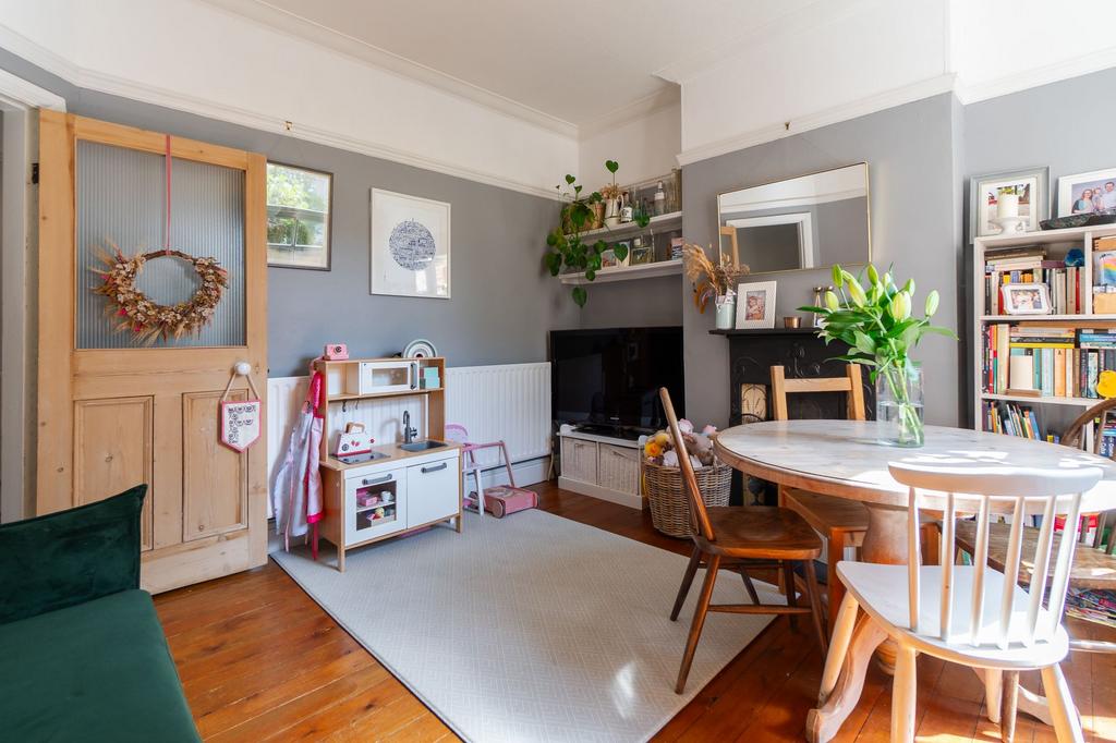 House in Leicester, Knighton - More