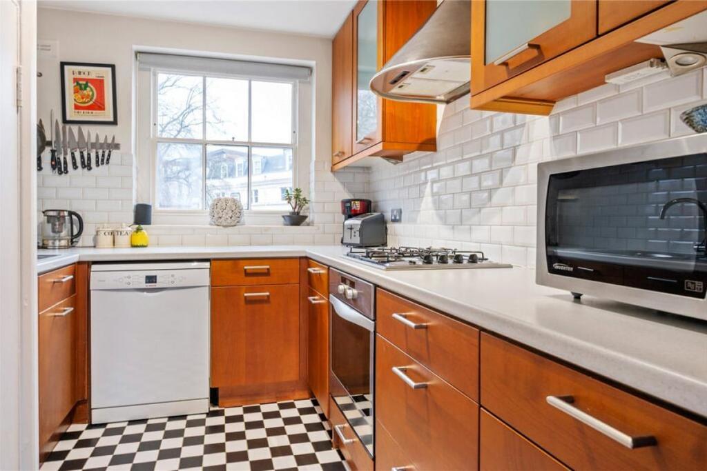 Apartment in London - View 5