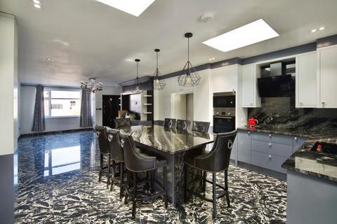 4 bedroom terraced house for sale, Lamberhurst Road, Dagenham, Essex, RM8