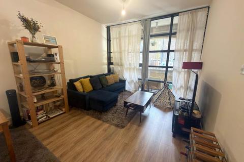 2 bedroom flat to rent, Grove Court, Victoria Park, London