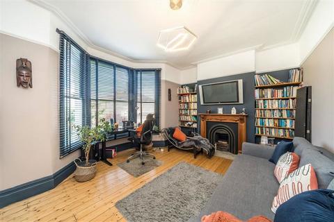 4 bedroom end of terrace house for sale, Abbotshall Road, London SE6