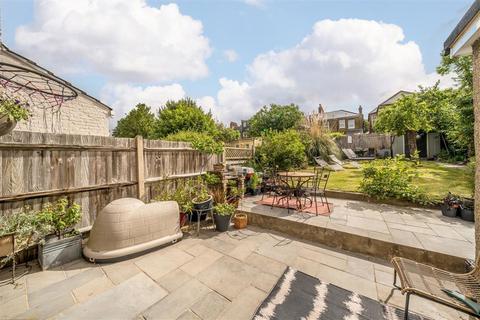 4 bedroom end of terrace house for sale, Abbotshall Road, London SE6
