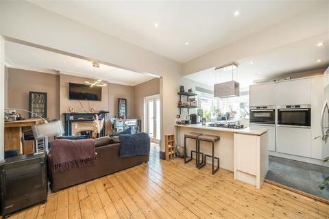 4 bedroom end of terrace house for sale, Abbotshall Road, London SE6