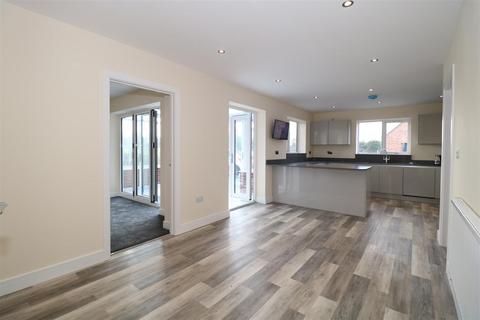 4 bedroom detached house to rent, Coventry Road, Kenilworth