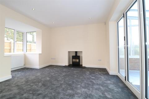 4 bedroom detached house to rent, Coventry Road, Kenilworth