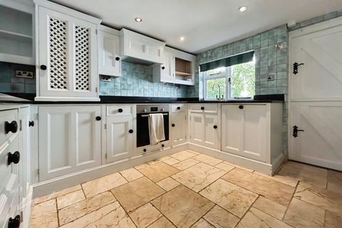 2 bedroom cottage to rent, Laddingford Maidstone ME18