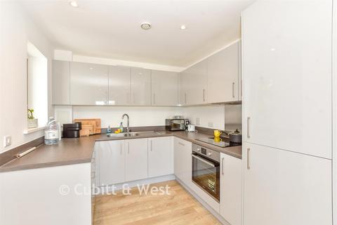 2 bedroom apartment for sale, Boundary Lane, Chichester PO19