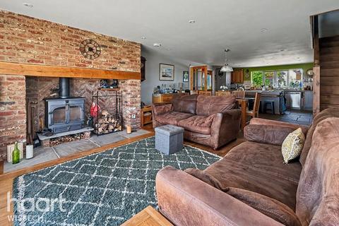 5 bedroom detached house for sale, Mill Lane, Newton-in-the-Isle