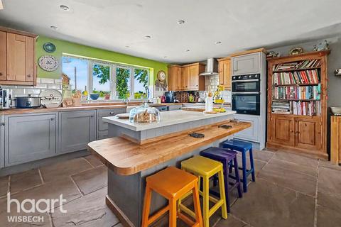 5 bedroom detached house for sale, Mill Lane, Newton-in-the-Isle