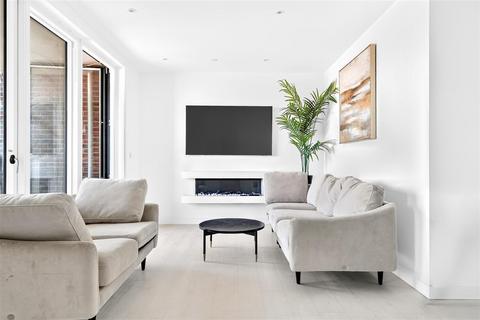 2 bedroom flat to rent, Fielders Crescent, Barking