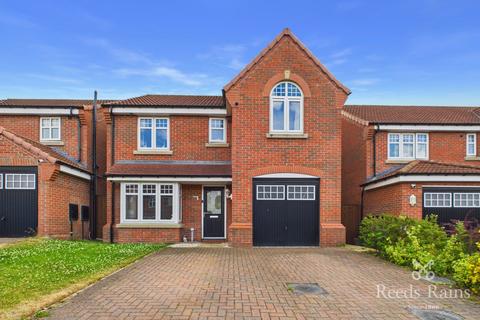 4 bedroom detached house for sale, Amberwood Chase, West Yorkshire WF12