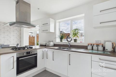 4 bedroom detached house for sale, Amberwood Chase, West Yorkshire WF12
