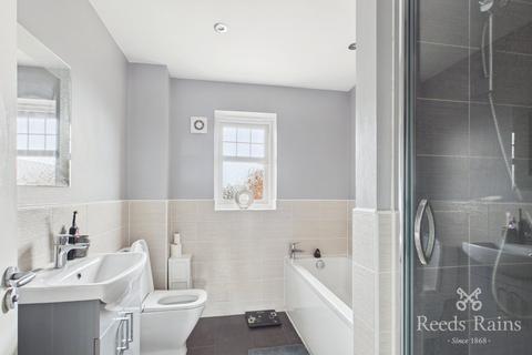 4 bedroom detached house for sale, Amberwood Chase, West Yorkshire WF12
