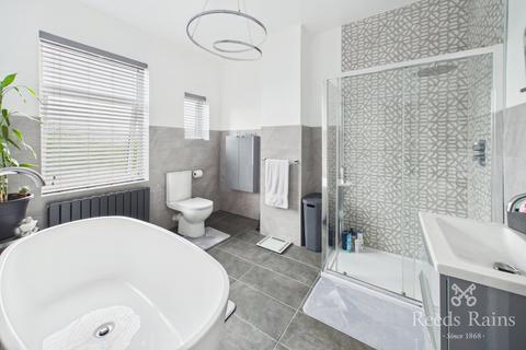 2 bedroom end of terrace house for sale, Wakefield Road, West Yorkshire WF5