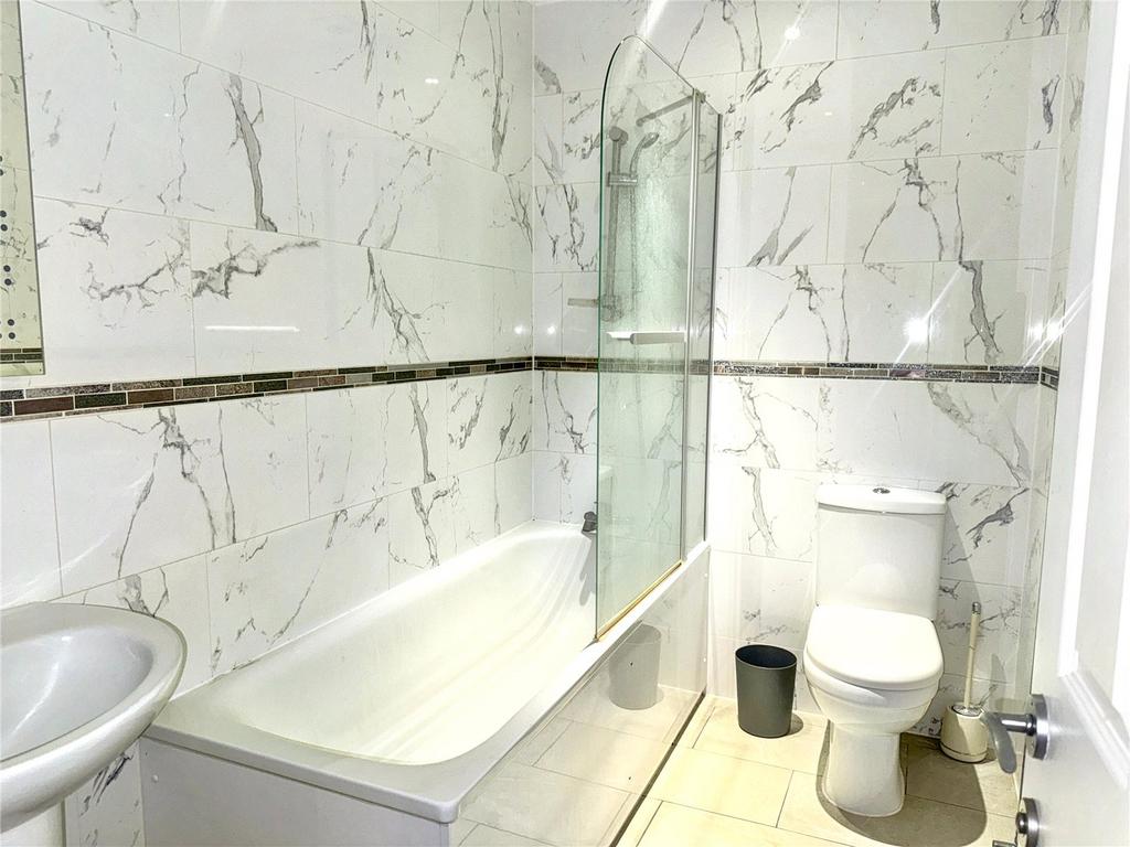 Apartment in Surrey - View 3