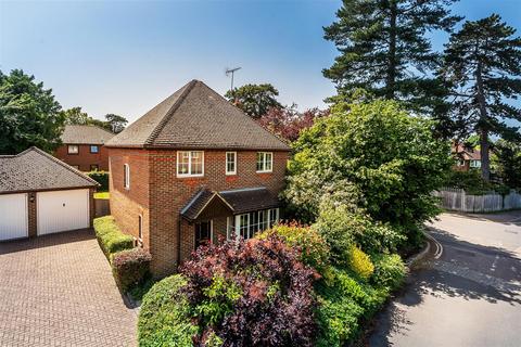 GAYTON CLOSE, ASHTAD, KT21