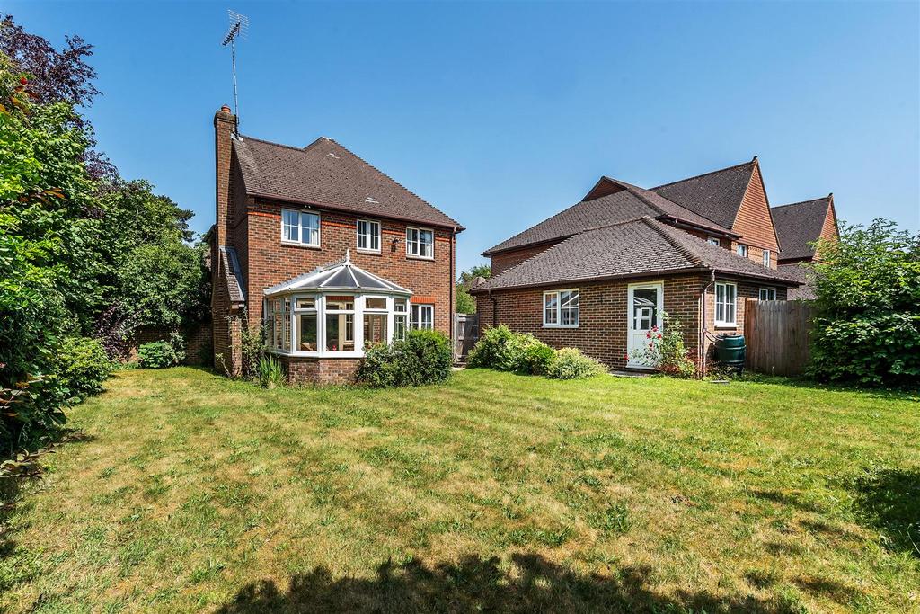 Detached house exterior, garden