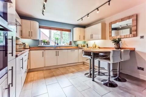 4 bedroom house to rent, Swan Road, Ashbourne, DE6