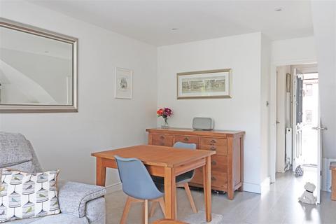 2 bedroom end of terrace house for sale, Wordsworth Mead, Redhill