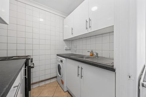 1 bedroom flat for sale, Bensham Manor Road, Thornton Heath
