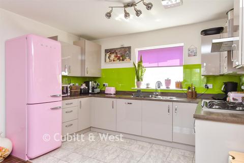 2 bedroom ground floor flat for sale, Tagalie Square, Worthing, West Sussex