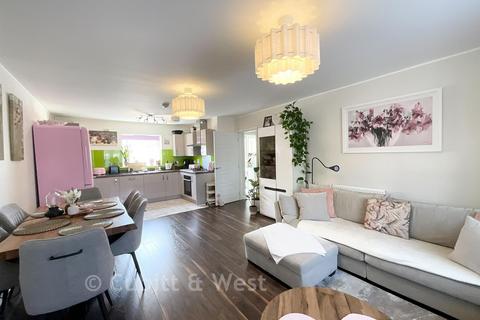 2 bedroom ground floor flat for sale, Tagalie Square, Worthing BN13