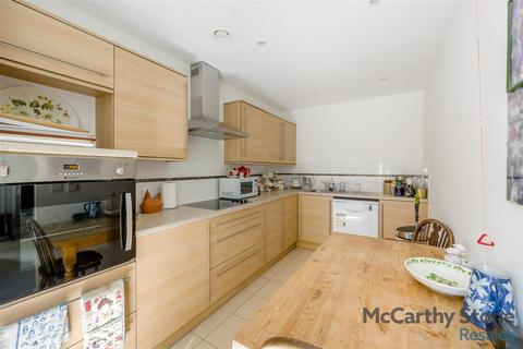 2 bedroom apartment for sale, Peel Court, College Way, Welwyn Garden City, Hertfordshire, AL8 6DG