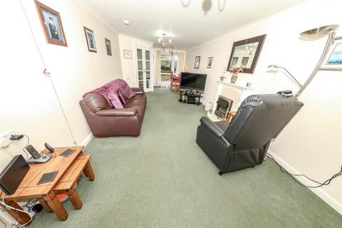1 bedroom flat for sale, Halley's Court, Kirkcaldy