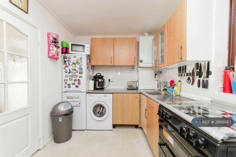 2 bedroom end of terrace house to rent, Fortescue Road, Edgware, HA8
