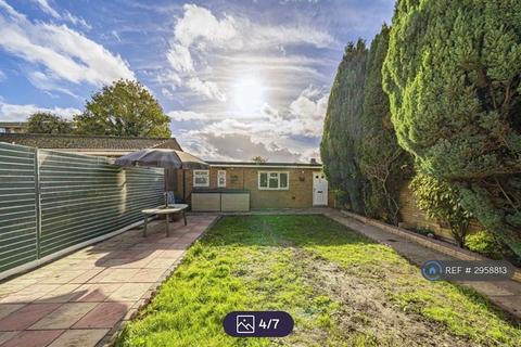 1 bedroom in a house share to rent, Bath Road, Hounslow, TW5