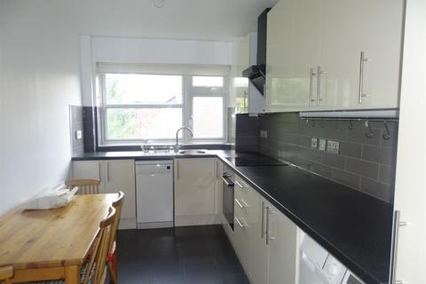 2 bedroom flat to rent, Manor Road, Barnet EN5