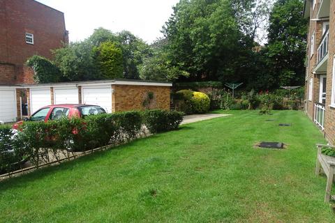 2 bedroom flat to rent, Manor Road, Barnet EN5