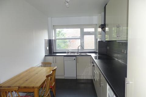 2 bedroom flat to rent, Manor Road, Barnet EN5