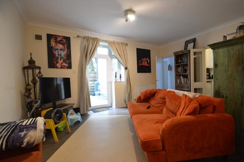 1 bedroom flat to rent, St Andrews Square, Surbiton
