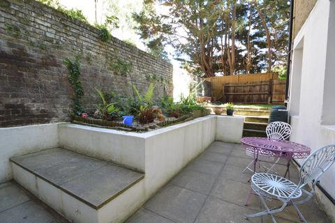 1 bedroom flat to rent, St Andrews Square, Surbiton