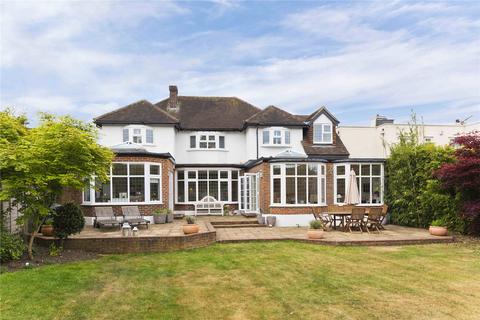 4 bedroom detached house to rent, Ashley Close, Walton-on-Thames, Surrey, KT12
