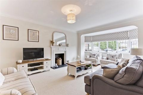 4 bedroom detached house to rent, Ashley Close, Walton-on-Thames, Surrey, KT12