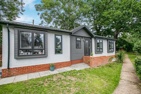 Fordbridge Park, Fordbridge Road, Sunbury-on-Thames, Surrey, TW16