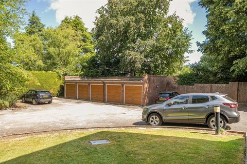 2 bedroom flat for sale, Albury Road, Guildford