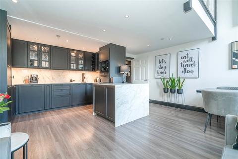 2 bedroom apartment for sale, Princess Park Manor, London, N11