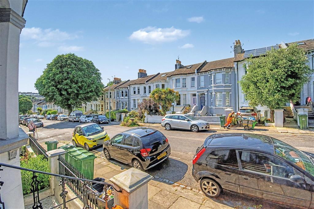 Apartment in Brighton, Round Hill - View 2