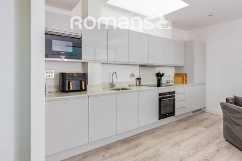 2 bedroom flat to rent, River View Court, Victoria Bridge Road, Bath, BA1