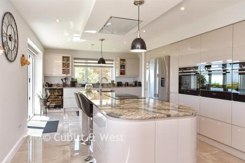 4 bedroom detached house for sale, Treetops Close, Brighton BN2